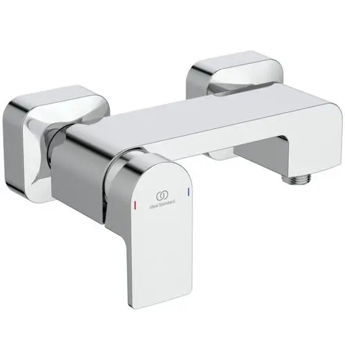 Chromfarbene Brausearmatur mit zwei Steuergriffen für Warm- und Kaltwasser, montiert an einer Wand. Hersteller ist Ideal Standard.